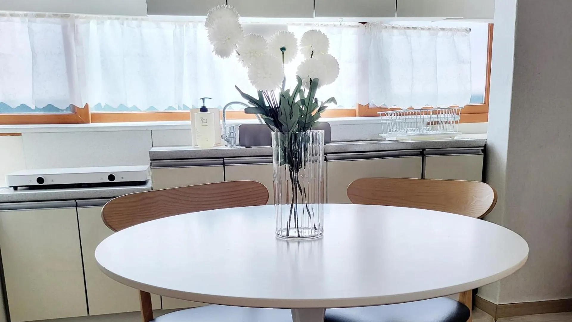 10 Minutes To Gil Hospital, Terminal Station, And Munhak Stadium! 'Sosodam', A Stylish Accommodation In The Traders Shopping Area Incheon 3*,  South Korea